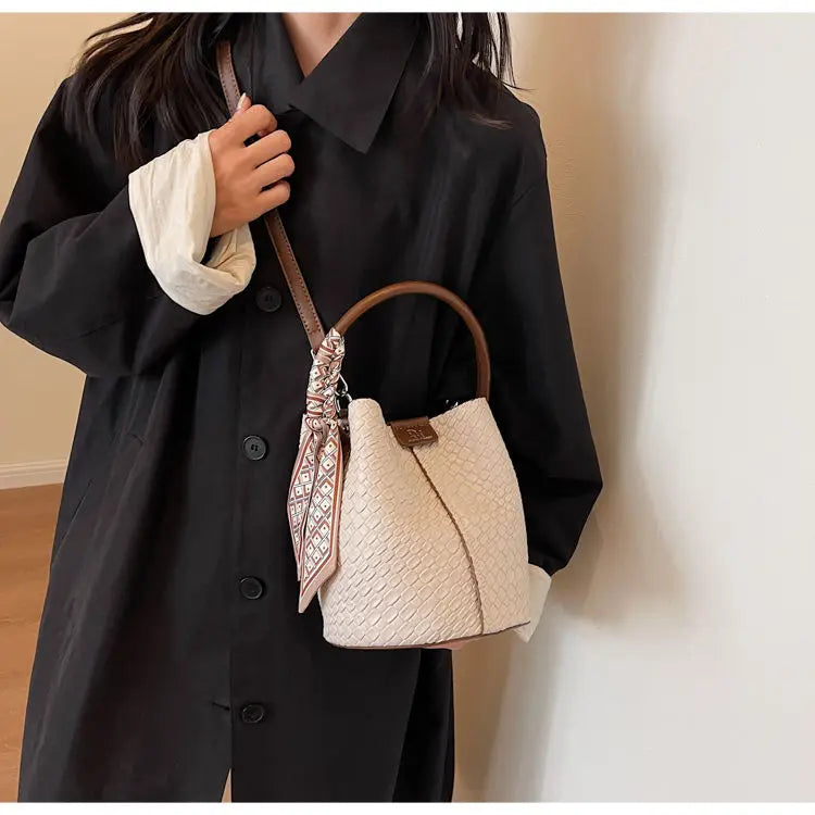 Bucket Bags Luxury Designer Bag Women Totes Fashion Woven Pattern Handbags New Shoulder Bag with Scarves Handheld Messenger Bag