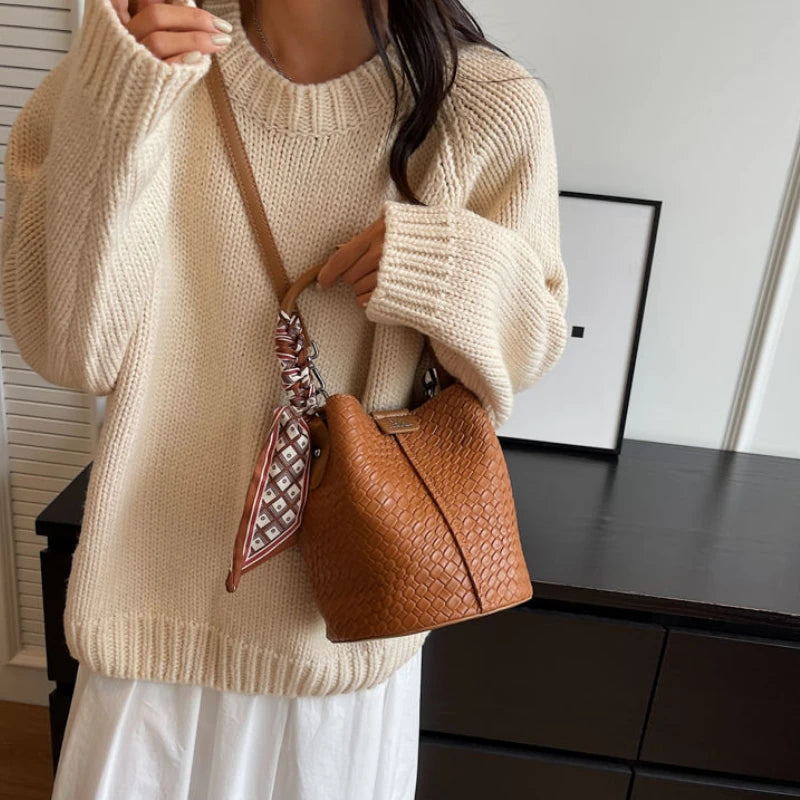 Bucket Bags Luxury Designer Bag Women Totes Fashion Woven Pattern Handbags New Shoulder Bag with Scarves Handheld Messenger Bag