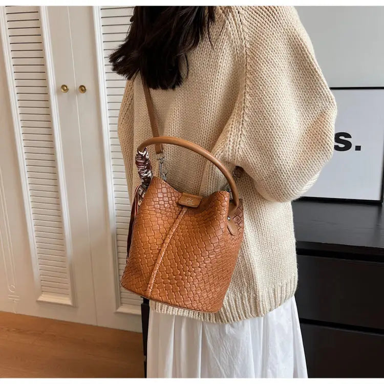 Bucket Bags Luxury Designer Bag Women Totes Fashion Woven Pattern Handbags New Shoulder Bag with Scarves Handheld Messenger Bag