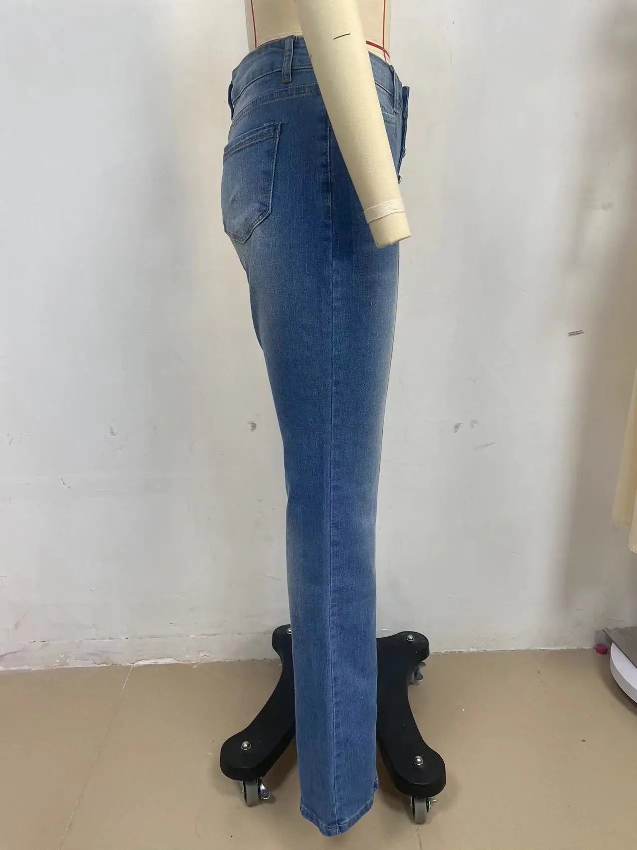 Women's Slim-Fit Micro-Flared Jeans – Casual Multi-Button, Washed, Autumn/Winter Commuting Pants.