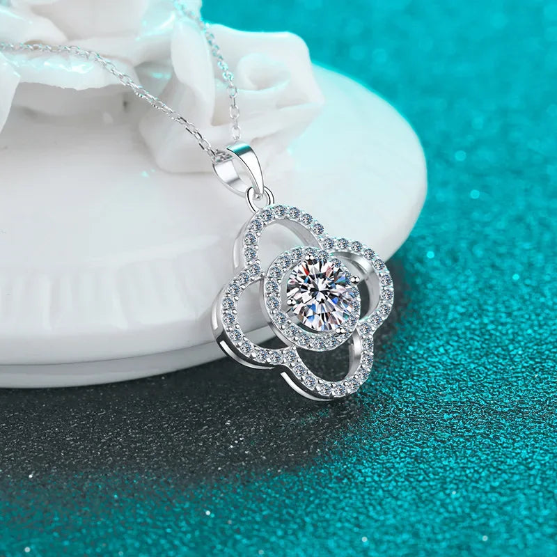 White Gold 18K Four Leaf Clover Female Fashion Collarbone Pendant Necklace 1 Carat Moissanite Diamond Necklace Fine Jewelry