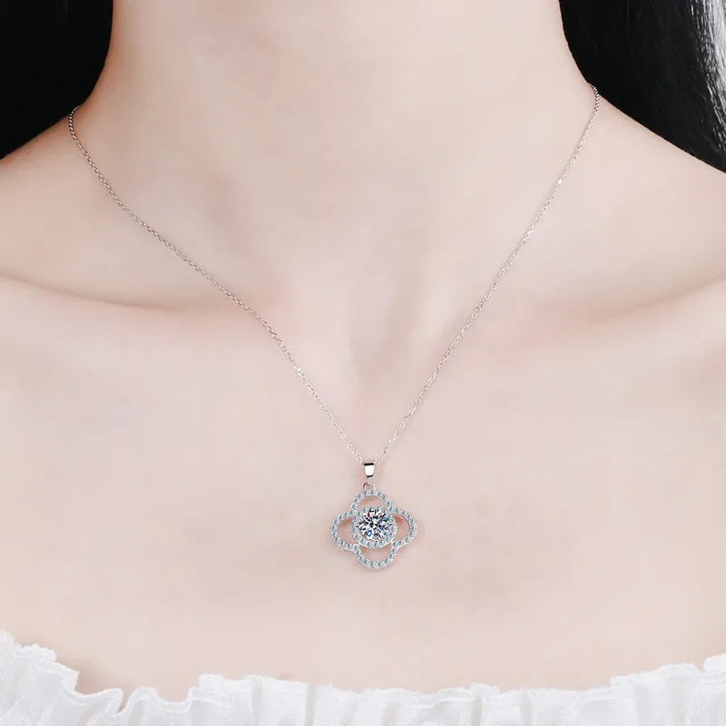 White Gold 18K Four Leaf Clover Female Fashion Collarbone Pendant Necklace 1 Carat Moissanite Diamond Necklace Fine Jewelry