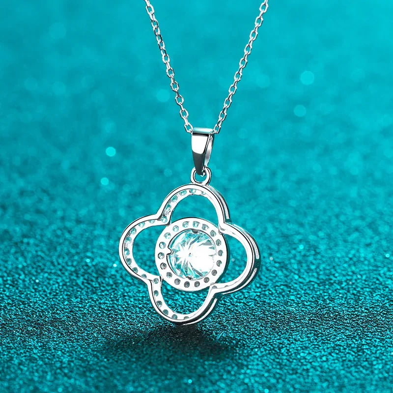 White Gold 18K Four Leaf Clover Female Fashion Collarbone Pendant Necklace 1 Carat Moissanite Diamond Necklace Fine Jewelry